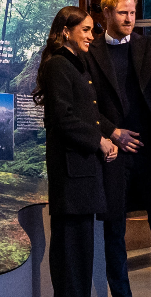 Meghan Markle wears Doen 'Kensington' coat in black