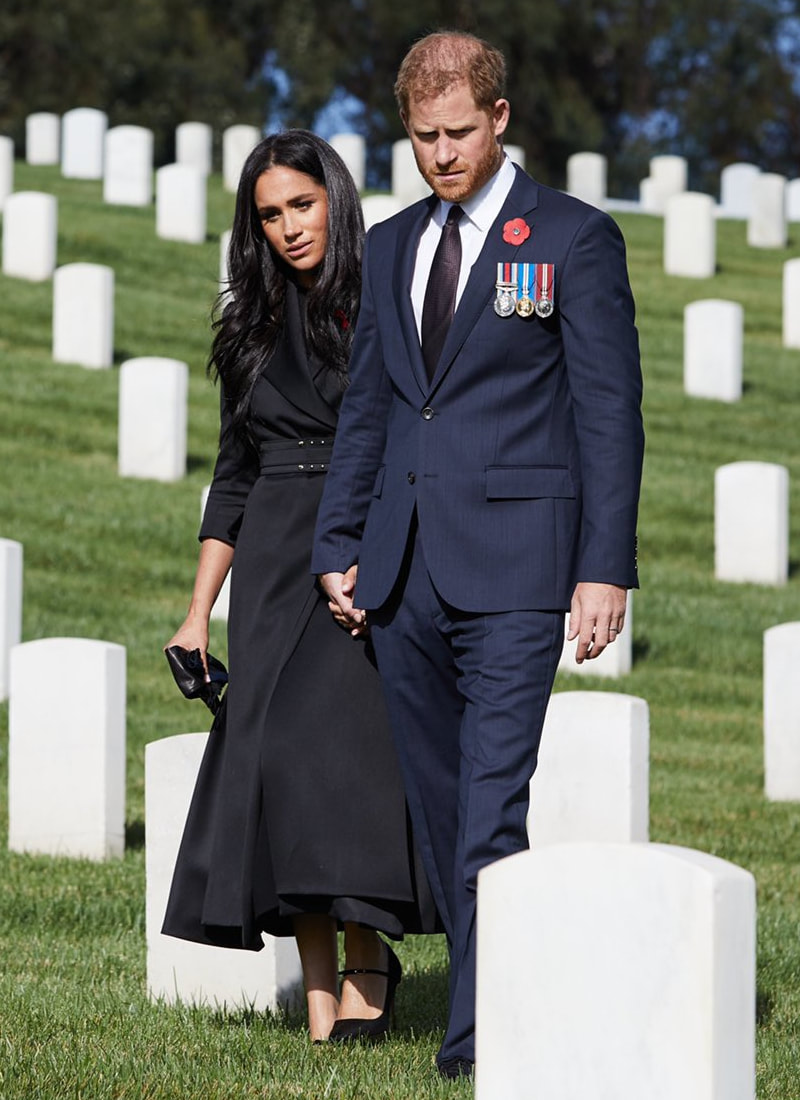 In honour of Remembrance Sunday, the Duke and Duchess of Sussex visited the Los Angeles National Cemetery to remember the members of the Commonwealth armed forces who have died in the line of duty. 