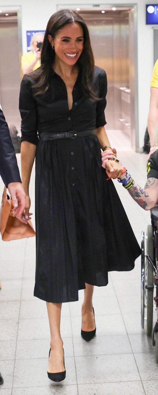Banana Republic Pleated Midi Shirtdress in Black as seen on Meghan Markle, Duchess of Sussex.