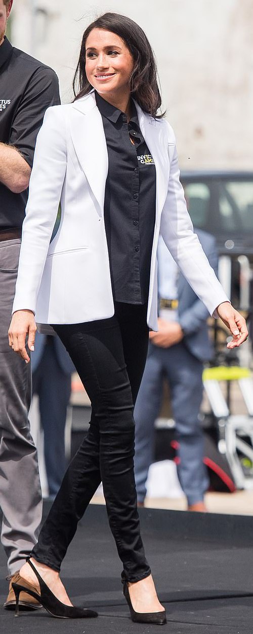 Mother Denim Black Looker Skinny Jeans as seen on Meghan Markle, the Duchess of Sussex on Cockatoo Island, Sydney