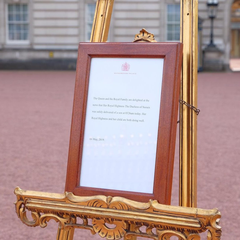 ceremonial easel announcing birth of baby Sussex at Buckingham Palace